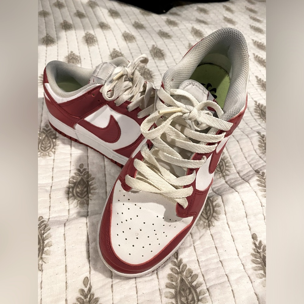 Nike Dunks Red & White Women’s Sz 9